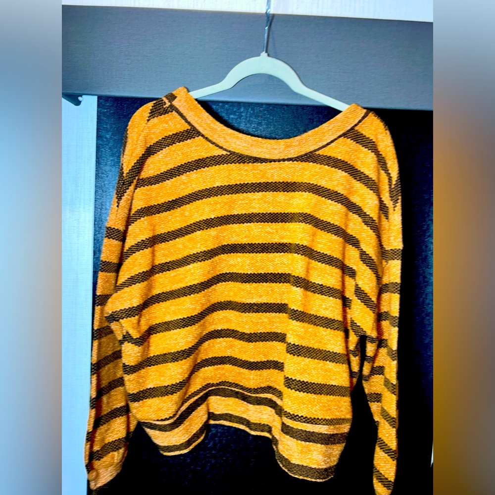 Gimmick Sweater - Small - Crop Top